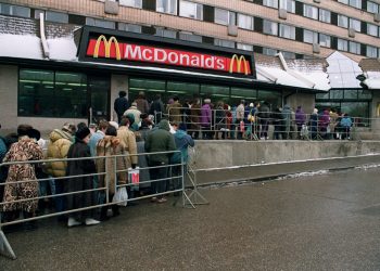McDonald’s Rusya’daki 850 restoranını kapatıyor
