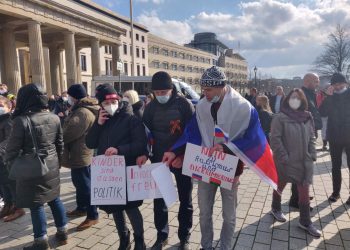 Berlin’de eylem yapan Ruslar: Bu Putin’in savaşı biz istemiyoruz