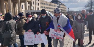 Berlin’de eylem yapan Ruslar: Bu Putin’in savaşı biz istemiyoruz