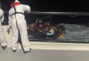 Gözleri bağlı teslim ettiler: Yunan sahil güvenliğinin Türkiye’ye geri ittiği 12 KHK’lı tutuklandı