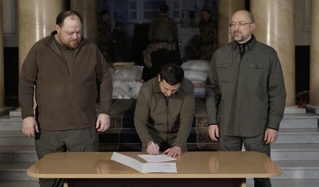 Devlet Başkanı Vladimir Zelenskiy imzaladı: Ukrayna, AB üyelik sürecini resmen başlattı