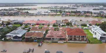 500 bin kişi sellerden etkilendi: Avustralya’daki sel felaketinde c an kaybı 12’ye yükseldi