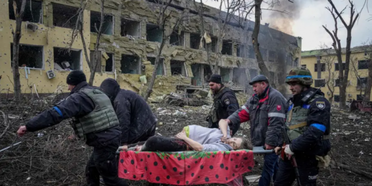 Ukrayna’dan acı haber: Rusya’nın Mariupol saldırısında yaralanan hamile bayan ve bebeği hayatını kaybetti