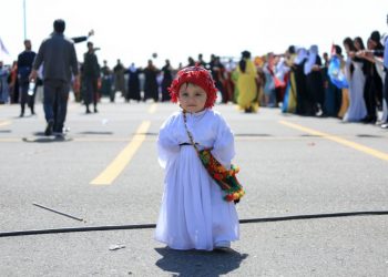 AKP Türkiye’sinde bu da oldu: Nevruz’da, yöresel kıyafet giydiği gerekçesiyle, 5 yaşındaki ikizlerin karkolda parmak izi alındı