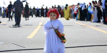 AKP Türkiye’sinde bu da oldu: Nevruz’da, yöresel kıyafet giydiği gerekçesiyle, 5 yaşındaki ikizlerin karkolda parmak izi alındı