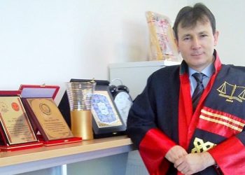 KHK ile üniversitesi kapatıldı: Hukuk profesörü Murat Şen, olmayan delilden 50 aydır cezaevinde