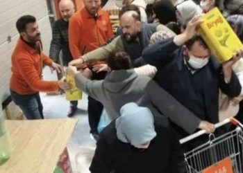 Marketlerde ayçiçek yağı kapma kavgası: Türkiye’de kıtlık dönemi mi?