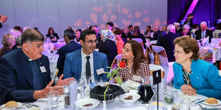 Geceye milli futbolcu Bruce Djite de katıldı: Dostluk ve Diyalog iftarına, devlet ve hükümetten üst düzey katlım