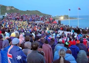 Avustralyalılar, Anzaklar ‘şafak ayini’ ile Gelibolu Yarımadası’nda atalarını andı