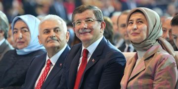 Davutoğlu’ndan AKP’li Binali Yıldırım için bomba itiraf: Benden sonraki başbakan gibi milyarlarıma milyarlar katmadım