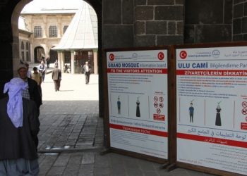 Diyarbakır Ulu Camii’nde Rusça var, Kürtçe yok