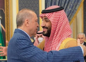 Erdoğan, Kaşıkçı’nın katili olarak işaret ettiği Prens Selman’la kucaklaştı