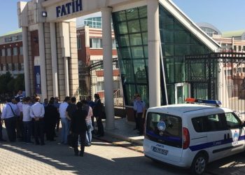 Bantla gizlenen eşyalar ortaya çıktı: Fatih Koleji’nin yağmalanan eşyaları Gençlik  ve Spor Bakanlığı salonlarında