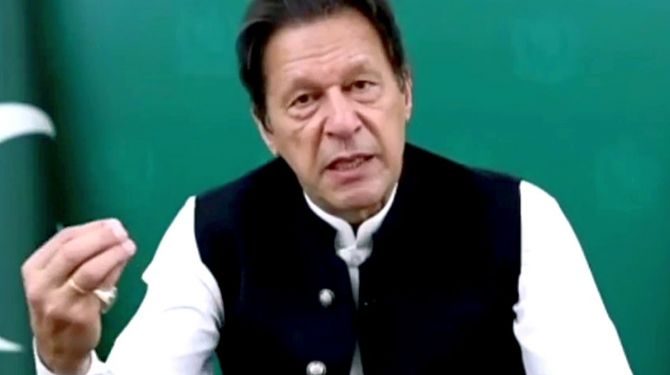 Pakistan’da İmran Han güven oylamasını kaybetti: Muhalefet yeni başbakan seçecek