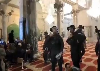 En az 90 Filistinli yaralandı: İsrail polisi Mescid-i Aksa’da bulunan Kıble Mescidi’ne girdi