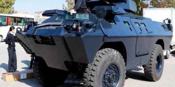 AKP’nin zulmü bitmiyor: Babası evde bulunamayınca 3 yaşındaki çocuk gözaltına alınarak, panzerle emniyete götürüldü