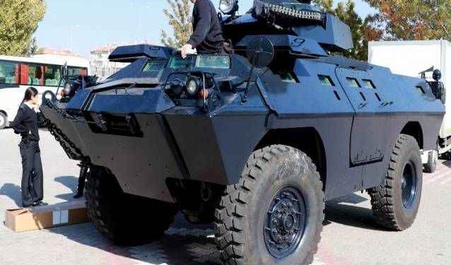 AKP’nin zulmü bitmiyor: Babası evde bulunamayınca 3 yaşındaki çocuk gözaltına alınarak, panzerle emniyete götürüldü