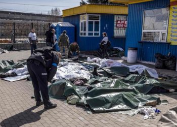 Ukrayna’da Rusya vahşeti: Tren garı füzeyle vuruldu, en az 30 insan hayatını kaybetti