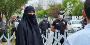 Alparslan Kuytul’un eşi Semra Kuytul: Üyelerimize istihbarat tarafından ajanlık dayatılıyor