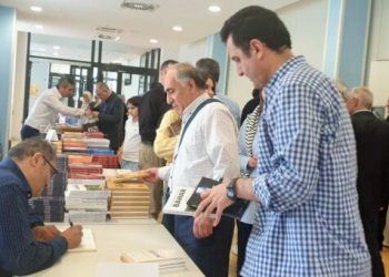 Kitap severler Kölnde buluştu: Yazarlar imza günü nedeniyle okurlarıyla buluştu