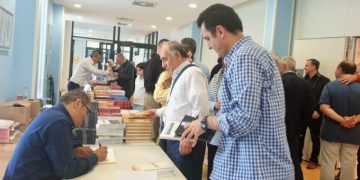 Kitap severler Kölnde buluştu: Yazarlar imza günü nedeniyle okurlarıyla buluştu