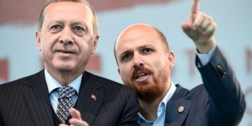 Kılıçdaroğlu,’Bilal’e anlatır’ gibi anlattı: ABD’ye parayı oğlun Bilal gönderiyor, alan ise kızın Esra!