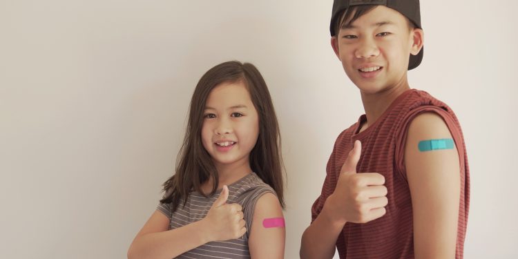 Çocuklar ve gençler için COVİD-19 aşıları