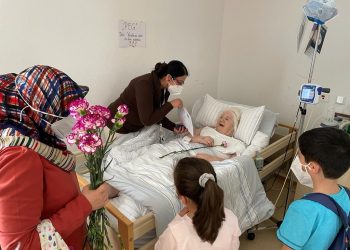 Almanya’daki Mosaik Dialog Derneği’den, Anneler Günü’nde Huzur Evi’ne duygulandıran ziyaret