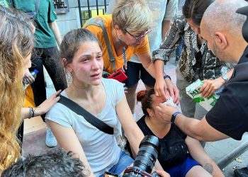 Gezi’nin 9. yılında da şiddet devam ediyor: Polis, Taksim’de yürümek isteyenlere cop ve biber gazıyla saldırdı
