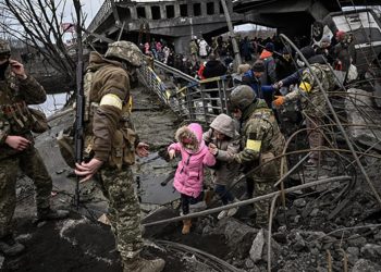 Rus güçleri Ukrayna’nın doğusunda bir okulu vurdu: 60 kişi enkaz altında kaldı