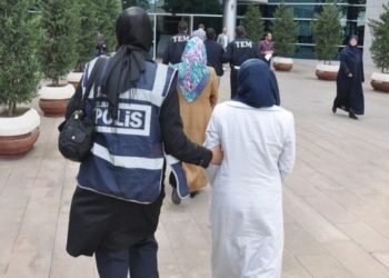 Sakarya’da ev hanımlarına ve KHK’lı polis eşlerine operasyon: Seni öttürürüm
