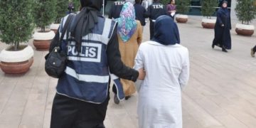 Sakarya’da ev hanımlarına ve KHK’lı polis eşlerine operasyon: Seni öttürürüm