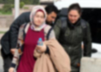 Cadı avıyla gözaltına alınan kız öğrencilere: Birlikte namaz kılıp kılmadıkları, dua edip etmedikleri soruluyor