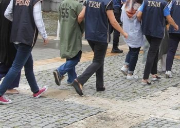 Antalya gözaltında tutulan öğrenci ve öğretmenler tutuklandı