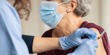 Kışa girerken, COVİD-19 aşılarınızın tam olması önemlidir