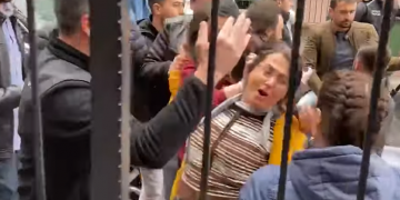 HDP’ye bir tehdit daha: Genel Merkezin önünde milletvekilleri ve yöneticiler darp ve tehdit edildi