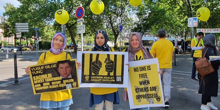 AİHM önünde hak arayışı eylemi başladı: Türkiye’de yaşanan hukuksuzluklara dikkat çekiliyor