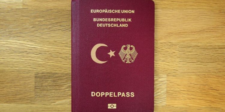 Almanya geçen yıl 131 bin kişiye vatandaşlık verdi: İlk sırda Suriyeliler, Türkler ikinci sırada