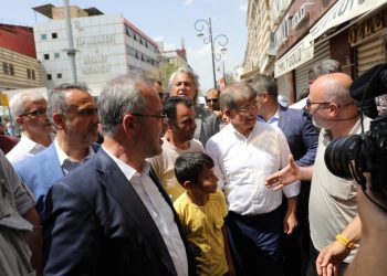 Diyarbakır’da Sur esnafından Davutoğlu’na sert tepki: “Evimizi siz yıktınız”