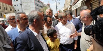 Diyarbakır’da Sur esnafından Davutoğlu’na sert tepki: “Evimizi siz yıktınız”