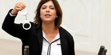 HDP’li Milletvekili Beştaş’tan, Bakan Bozdağ’a: Gazeteciler neden gözaltında?