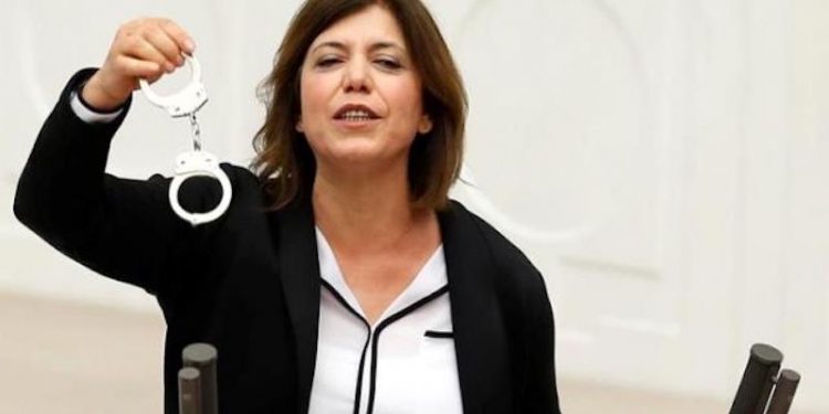 HDP’li Milletvekili Beştaş’tan, Bakan Bozdağ’a: Gazeteciler neden gözaltında?