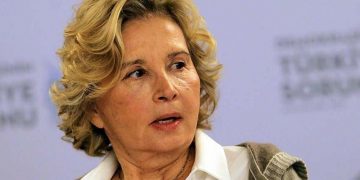 Nazlı Ilıcak’ın cezasını istinaf onayladı: Bu kez Tahşiyeciler grubu hakkındaki yazısından dolayı cezaevine girecek