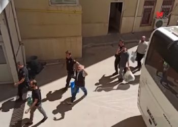 Diyarbakır’da 8 gündür gözaltında tutulan gazeteciler adliyeye sevk edildi