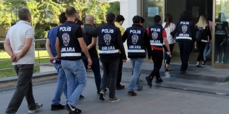 AKP rejimi çıldırmaya devam ediyor: Ankara merkezli 12 ilde cemaat operasyonu