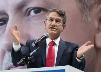 Nurettin Canikli, Koza Holding ve Akın Çorap’ı da şoförüyle hortumladı