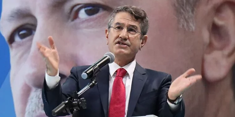 Nurettin Canikli, Koza Holding ve Akın Çorap’ı da şoförüyle hortumladı