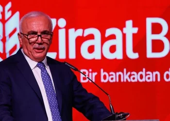 Erdoğan’a en yakın isim görevlerinden bir bir ayrılıyor