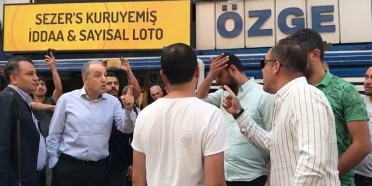 ‘Renkleri rahatsız edici’ diyerek tabelayı beyaza boyattı: Polis, Milletvekiline ‘haddini bileceksin, adam gibi konuş lan’ dedi.