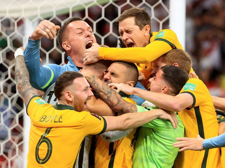 Soccer Football - FIFA World Cup Qualifier - Australia v Peru - Al Rayyan Stadium, Al Rayyan, Qatar - June 13, 2022 Australia's Andrew Redmayne and teammates celebrate after qualifying to the FIFA World Cup REUTERS/Mohammed Dabbous     TPX IMAGES OF THE DAY